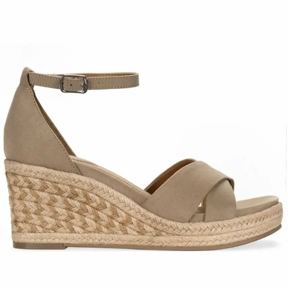 Style & Co. feminine detail